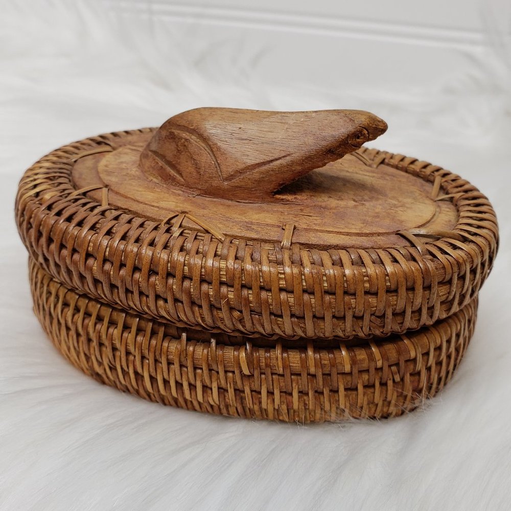 VTG Lombok Carved Wood Frog Rattan Basket Weave Indonesian Island Trinket Box